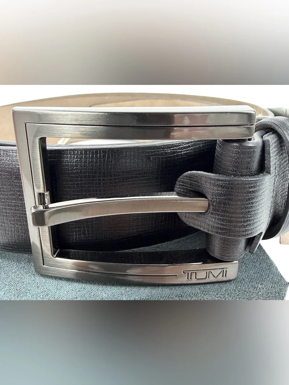 TUMI Men’s Saffiano Leather Belt Size 36 Black 2 Interchangeable Buckles NWT